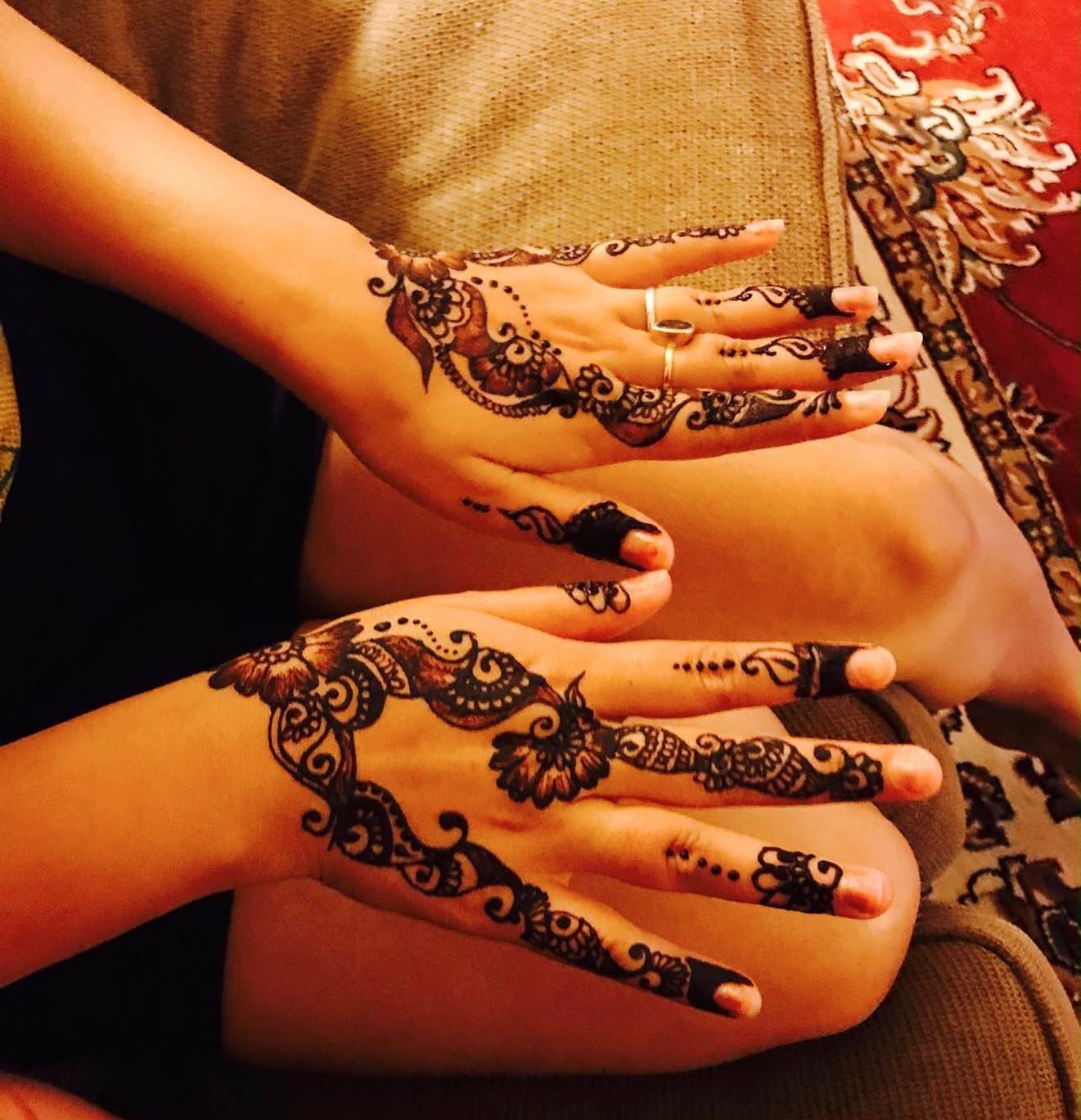 Arabic paisley mehndi on both hands